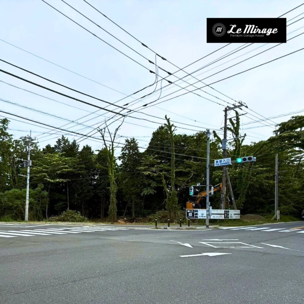 【新規ガレージハウス✕15棟】富士スピードウェイまで約5分、新東名高速・小山ICの目の前という奇跡の立地。ミラージュシリーズ第5弾となる賃貸ガレージハウス「Fuji Hillside Terrace（全15棟）」が富士小山に誕生いたします。今月着工、2025年8月より事前募集開始、2026年秋より入居予定となります。.#賃貸ガレージハウス#レンタルガレージハウス#ガレージライフ#御殿場ガレージハウス#小山町ガレージハウス#富士スピードウェイ#FujiHillsideTerrace#富士ヒルサイドテラス#mirage#LeMirage#garagelife#garagehouse#FISCO