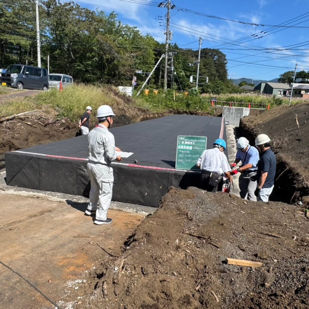 【賃貸ガレージハウス】Fuji Hillside Terrace（全15棟）の工事が順調に進んでおります。富士スピードウェイより5分という、全てのレーサー垂涎の立地。ぜひお近くにお越しの際は現地をご覧くださいませ。※「富士霊園」交差点となります。.#賃貸ガレージハウス#レンタルガレージハウス#ガレージライフ#御殿場ガレージハウス#小山町ガレージハウス#富士スピードウェイ#FujiHillsideTerrace#富士ヒルサイドテラス#mirage#LeMirage#garagelife#garagehouse#FISCO