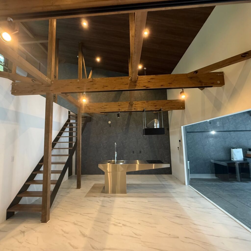 【満室】富士小山の高級賃貸ガレージハウス「EDEN」全5棟が満室となりました。現在募集中の物件は、富士ヒルサイドテラス（15棟、2026年秋〜入居可能）のみとなります。.#賃貸ガレージハウス#レンタルガレージハウス#ガレージライフ#御殿場ガレージハウス#小山町ガレージハウス#富士スピードウェイ#mirage#Le Mirage#garagelife#garagehouse#FISCO